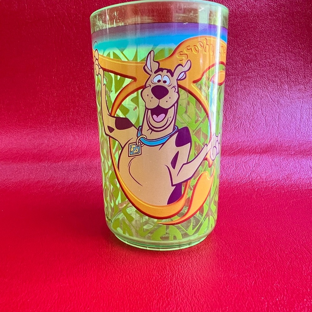 Early 2000s Zak Designs 4” plastic cup. 
Scooby-Doo